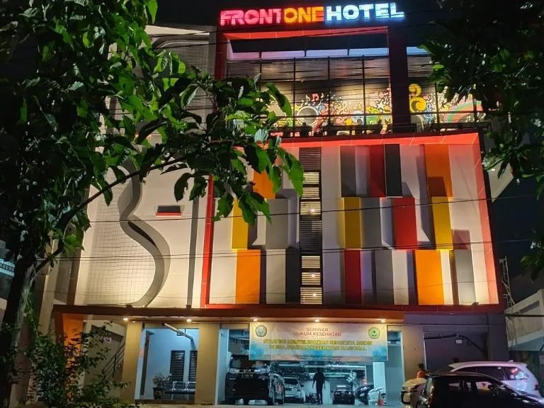 Front One Hotel Tulungagung, Penginapan Nyaman di Pusat Kota