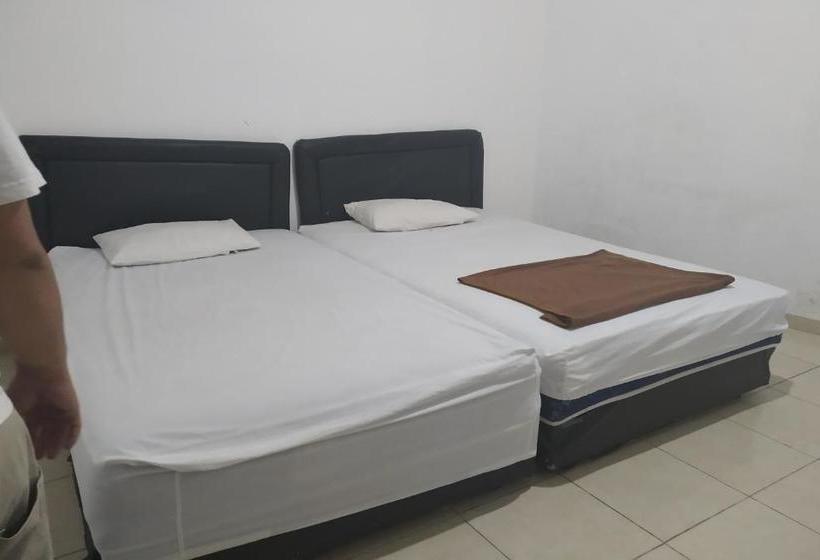 33 Rekomendasi Hotel di Tulungagung yang Murah dan Nyaman - Hotel Mulya Jaya (OYO 3329)