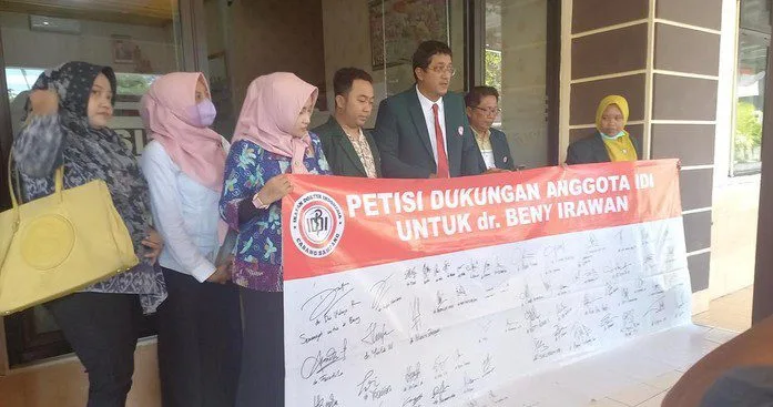 Penganiayaan Dokter oleh 3 Aktivis: Dukungan IDI Jatim dan Penanganan Cepat Polres Sampang
