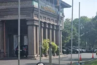 Komisi Pemberantasan Korupsi (KPK) melakukan penggeledahan di beberapa ruangan di kantor PT Perkebunan Nusantara (PTPN) XI Surabaya.