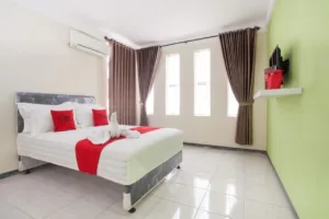 10 Rekomendasi Hotel di Batu Malang - RedDoorz Batu Dekat Alun Alun 2