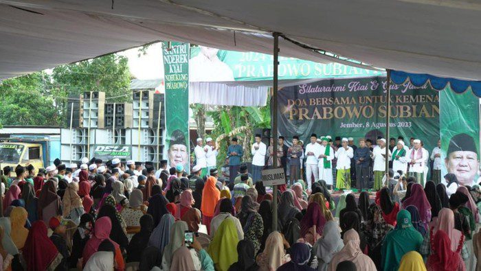 Suasana acara yang berlangsung di Lapangan Sempolan, Kabupaten Jember, Jawa Timur.