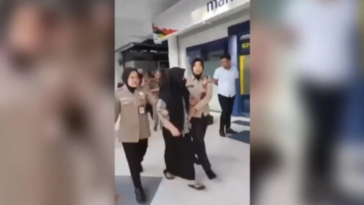 Pura-Pura Jadi Maba Unhas Lalu Tipu 4 Maba FH