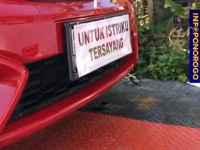 Seserahan Mobil Honda Brio ‘untuk Istri Tersayang’ Viral di Ponorogo