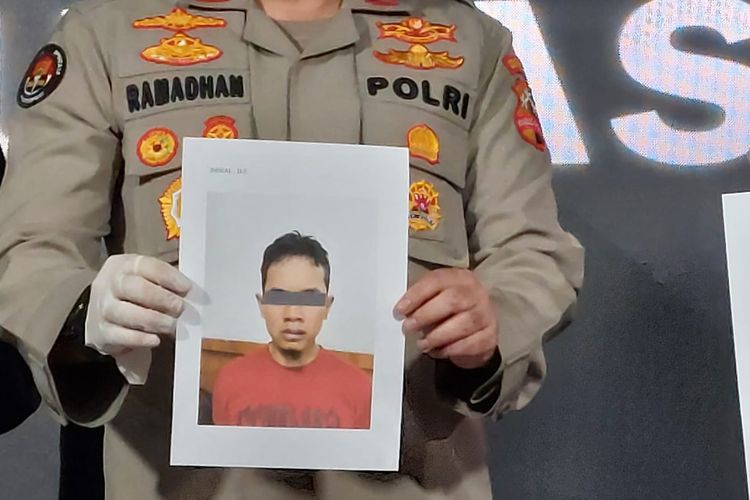 Foto DE, karyawan PT Kereta Api Indonesia (KAI) yang baru-baru ini dijadikan tersangka dalam kasus terorisme