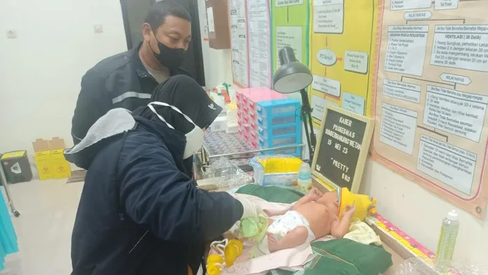 Bayi Perempuan Ditemukan Terbuang di Teras Rumah Warga Malang