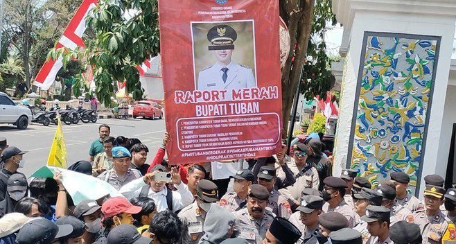 Mahasiswa Gelar Demo di Kantor Bupati Tuban, Kritik Kinerja Aditya Halindra Faridzky