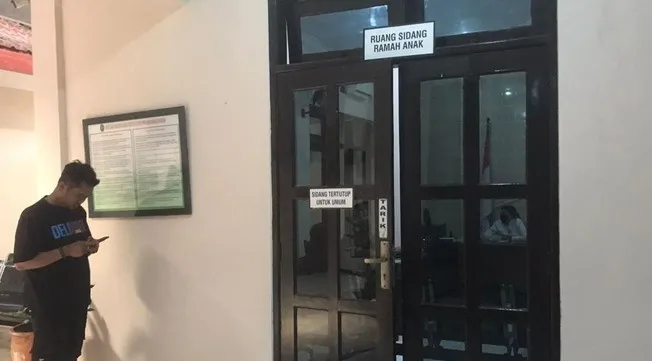 Pemuda Sidoarjo Setubuhi Santriwati di Vila Pacet Mojokerto