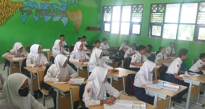 Guru Cukur Rambut Siswi SMP di Lamongan Gara-Gara Tidak Pakai Ciput