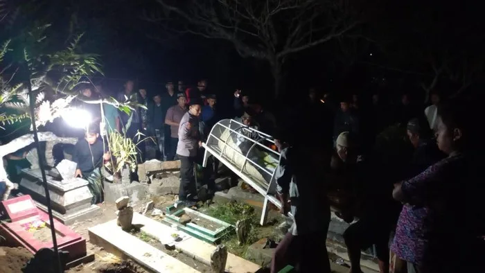 Jenazah Siswa MTs Blitar Korban Penganiayaan Telah Dimakamkan Usai Diautopsi