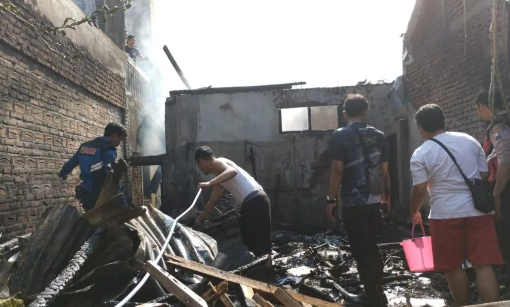 Tabung Gas LPG Bocor, Picu Kebakaran di Jalan Pramuka Ponorogo