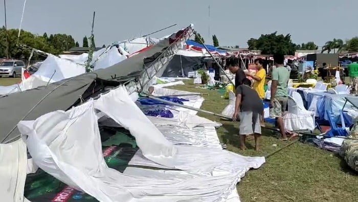 Tenda Acara Bulaga di Jombang Ambruk Diterjang Angin Kencang