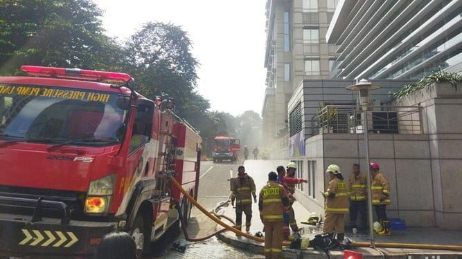 Basemen Gedung Graha CIMB Niaga Kebakaran, Gara-gara AC Korslet