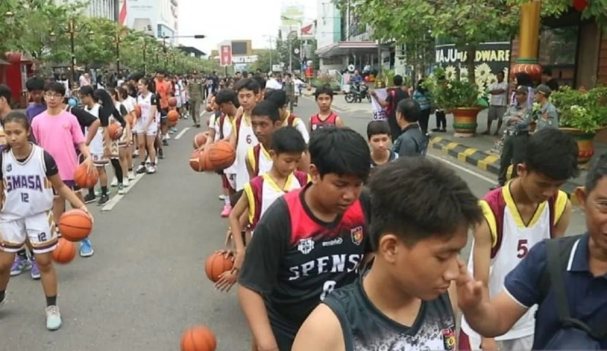 Pemkot Madiun Pecahin Rekor Dunia, Dribble Bola Basket Bareng 1.223 Peserta