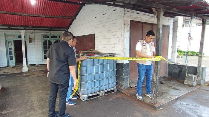 Grebekan Minyak Goreng Curah Ilegal di Malang, 7 Orang Diamankan