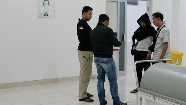 Pria Misterius di Bojonegoro Nekat Tabrakin Diri ke KA, Identitasnya Bikin Kaget!