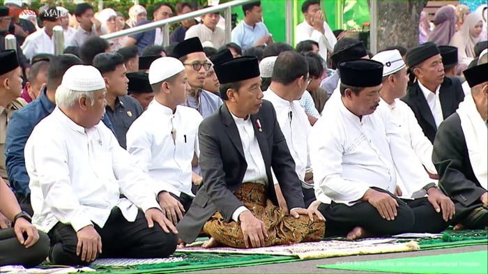 Jokowi Salat Idul Adha di Simpang Lima Semarang