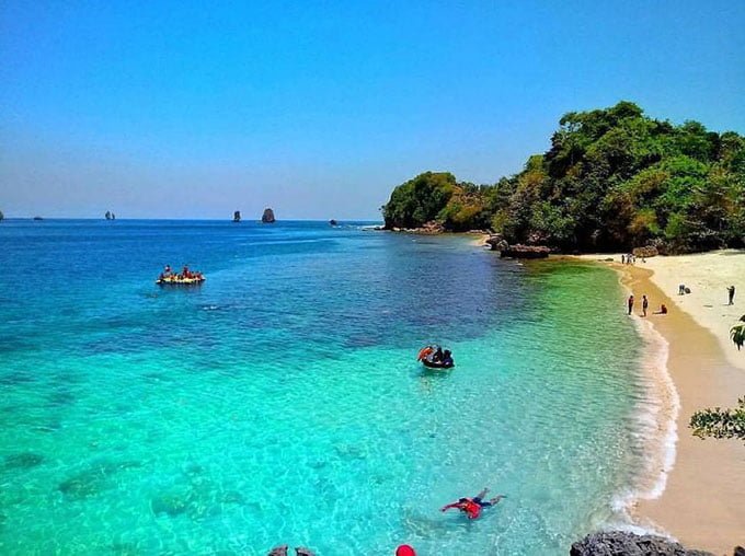 Pantai Gatra Malang: Petualangan di Surga Tersembunyi yang Memikat Hati