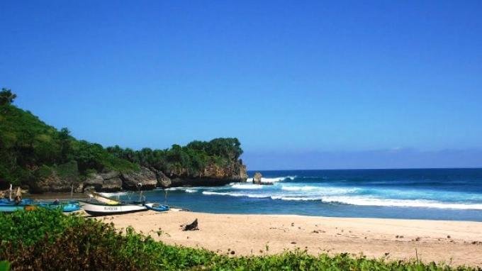 Pantai Ngantep: Tempat Rahasia Para Traveller Menikmati Sunset