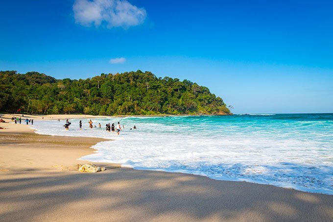 Pantai Tamban: Tempat Terbaik untuk Liburan Keluarga dan Sahabat