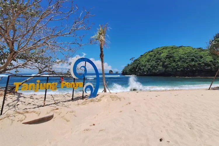 10 Pantai Terindah di Malang?! Yuk Kepoin!
