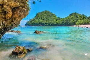 Pantai Teluk Asmara
