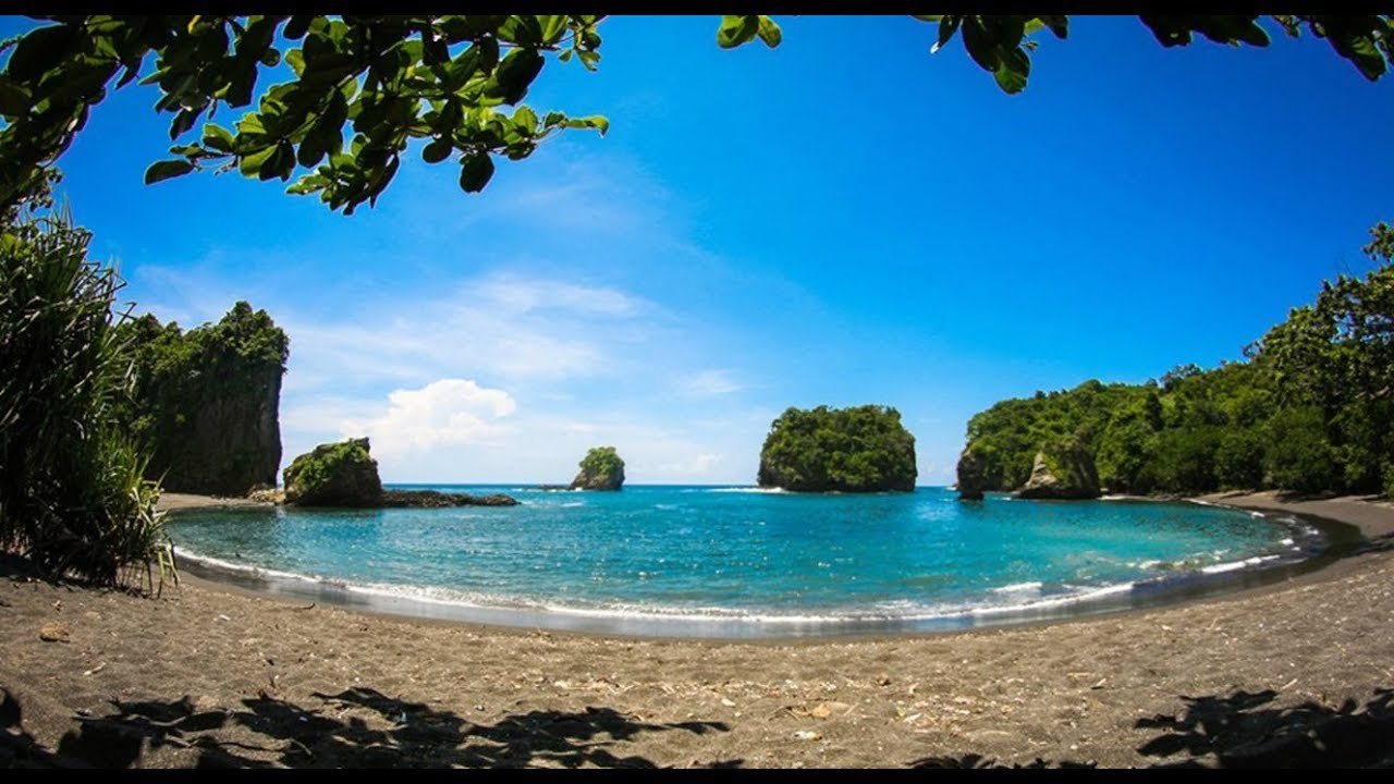 Pantai Wedi Awu: Surga Para Peselancar di Jawa Timur