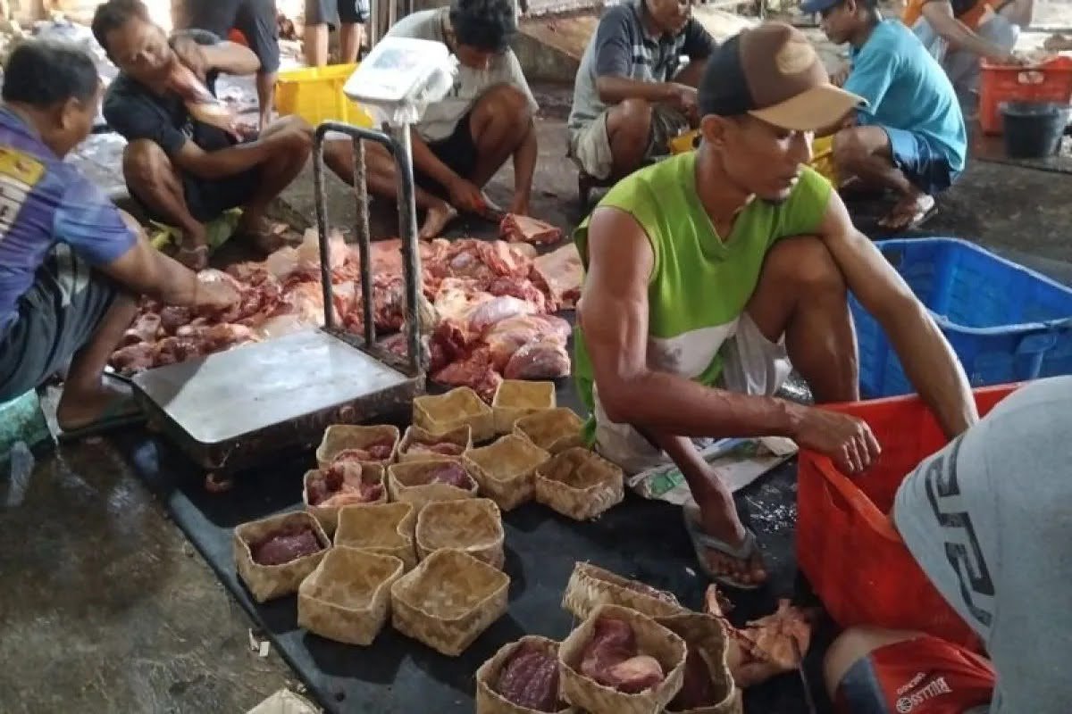 Pembagian Daging Kurban di Semarang Pakai Besek Bambu, Plastik Minggir!
