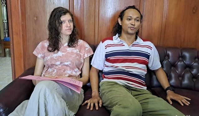 Seniman asal Jombang Nikahi Bule Hungaria, Ceritanya Bikin Baper!