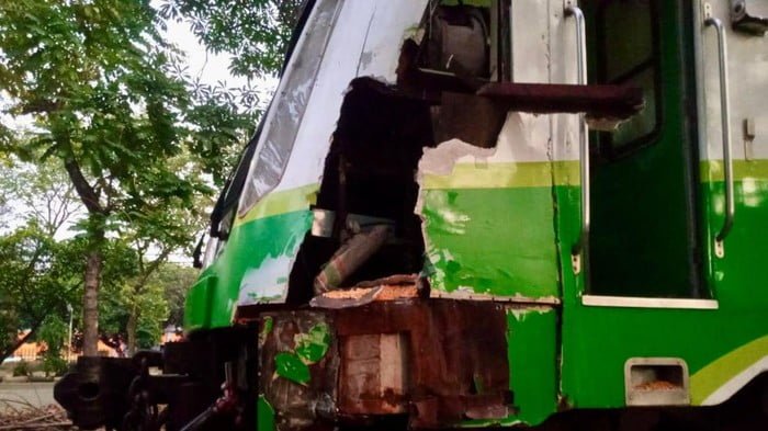Penumpang Numpuk Buntut Kecelakaan Commuter Line Sindro