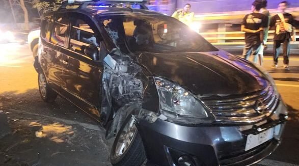 Bus Tabrak Grand Livina di Lamongan, Satu Keluarga Selamat