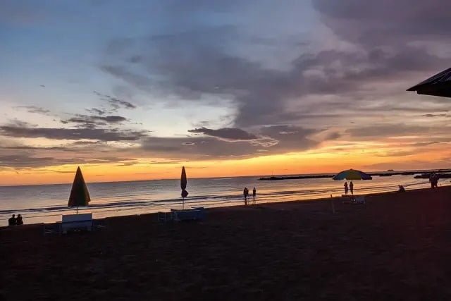 Pantai Biru Makassar: Lautan Tenang, Surga yang Belum Terjamah