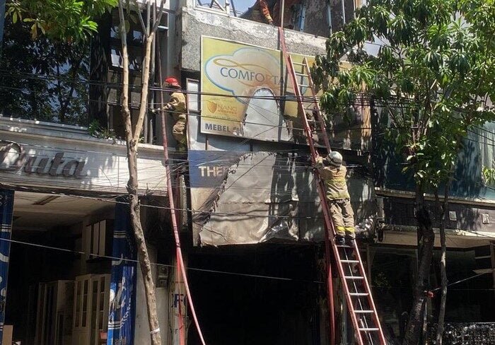 3 Fakta Kebakaran Toko Furniture di Kertajaya Surabaya