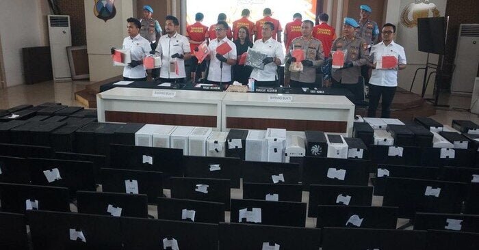 Bandar Judi Online di Surabaya Dibongkar, Tersangka dan Bukti Disita!