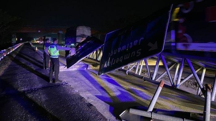 Bus Rombongan Dosen Unpam Kecelakaan Di Tol Cipali, Ini Kronologinya ...