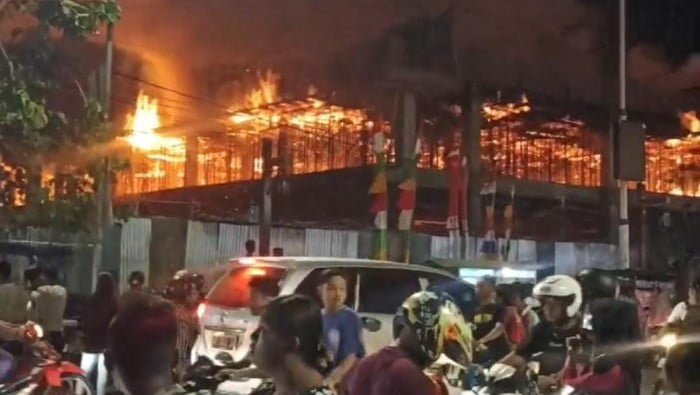 Gedung Swalayan di Madiun Terbakar Hebat?! Padahal Belum Selesai Dibangun!