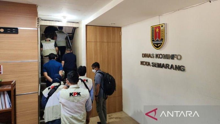 KPK Geledah Kantor Dinas di Semarang, Apa Aja yang Diambil?