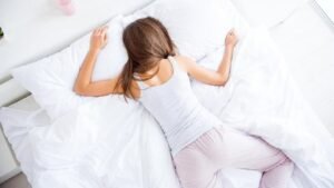 Posisi Tidur untuk Membesarkan Bokong -posisi tidur tengkurap