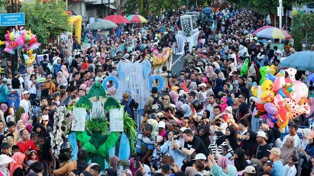 Serunya Banyuwangi Ethno Carnival 2024! Kostum Kece dan Inovasi Desa yang Bikin Heboh!