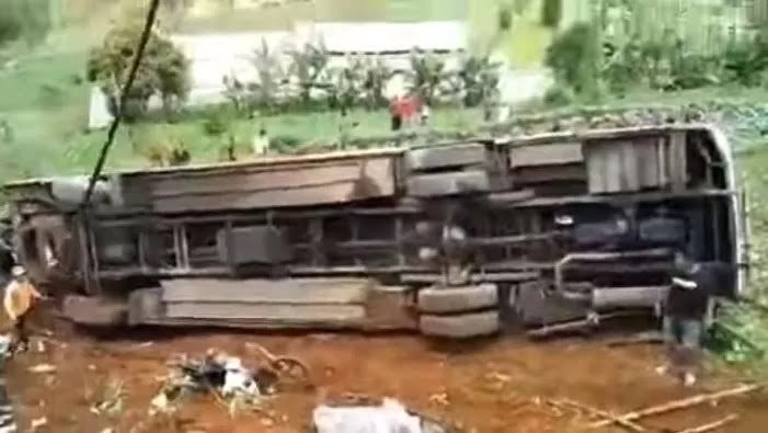 Viral! Video Kecelakaan Motor dengan Bus di Kebumen, Netizen Sampai Gemes!