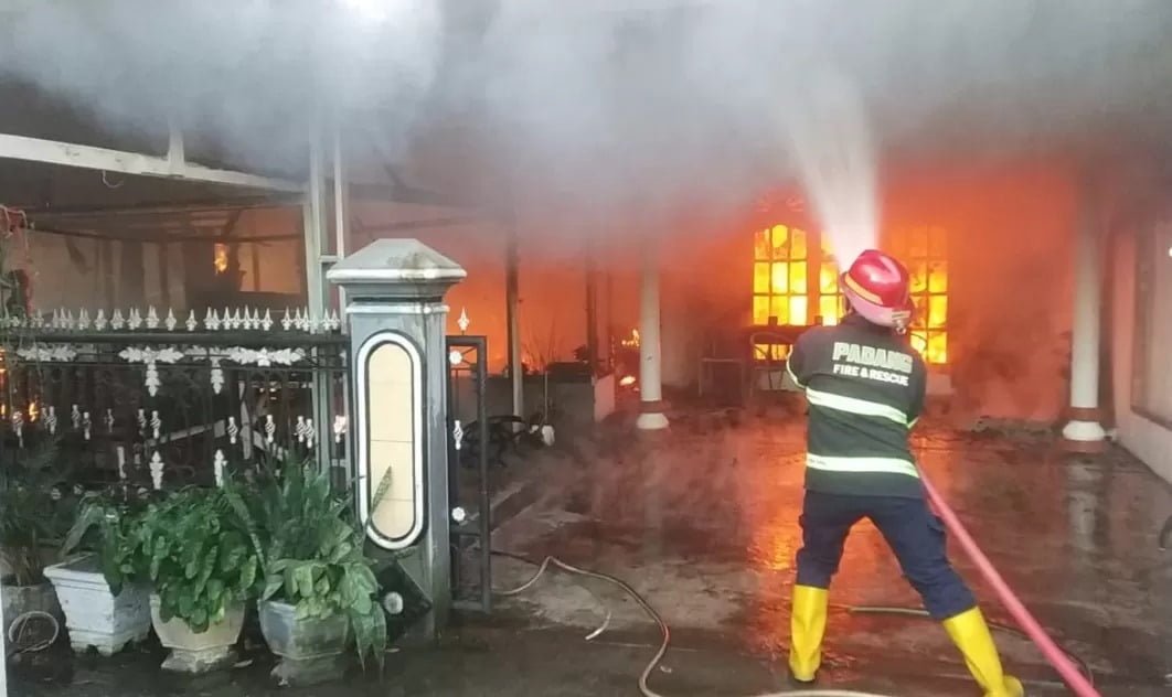 Heboh! Kebakaran di Kompleks Rahaka, Rumah Rasima Ludes!