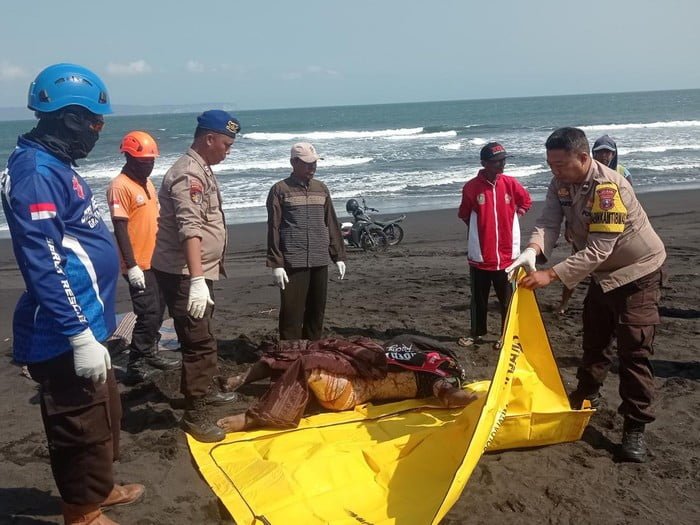 Pria Ini Ditemukan Tewas di Pantai Paseban, Sebelumnya Sempat Hilang