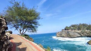 taman pantai buron tebing menjulang