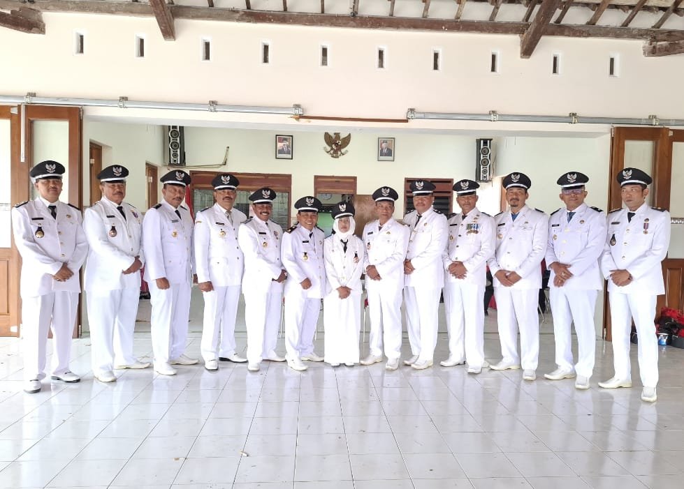 Kades se-Ngantru Umroh Bareng Usai Dapat Perpanjangan Jabatan!?