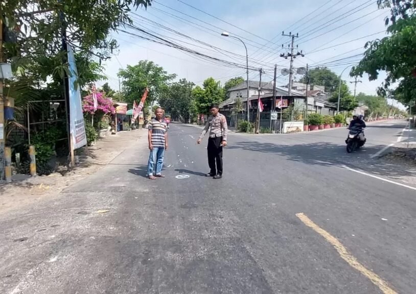 Tragis! Pengendara Motor Tewas Tertabrak Hilux di Gresik