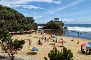pantai kukup gunung kidul