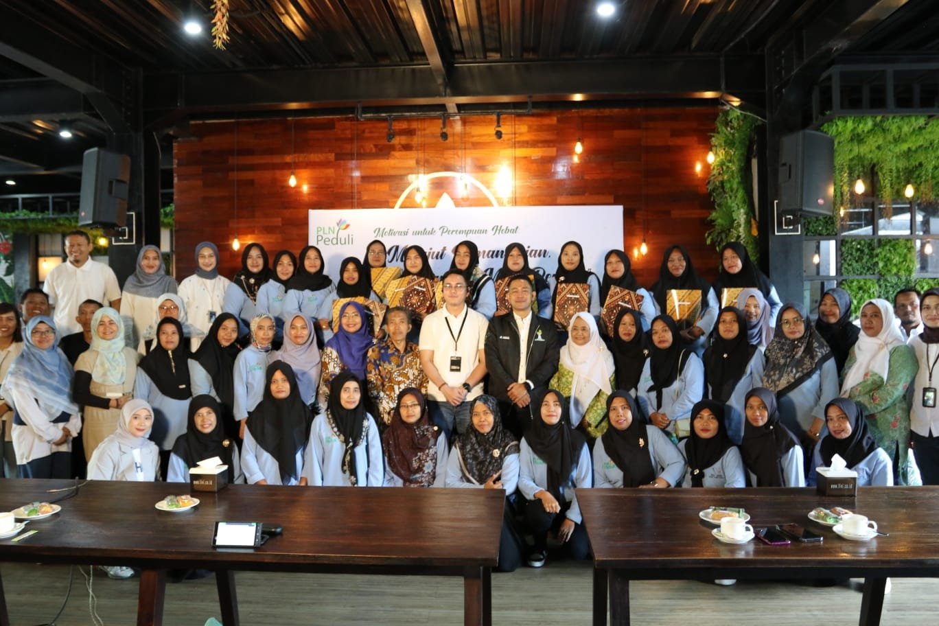 Akhiri dengan Semangat untuk Memulai: TJSL PLN Dukung Perempuan Hebat Raih Kemandirian Ekonomi