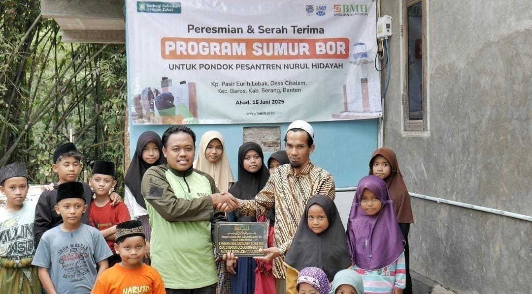 BMH Banten Alirkan Air Bersih ke Pesantren Ini, Ustadz: Ini Anugerah!