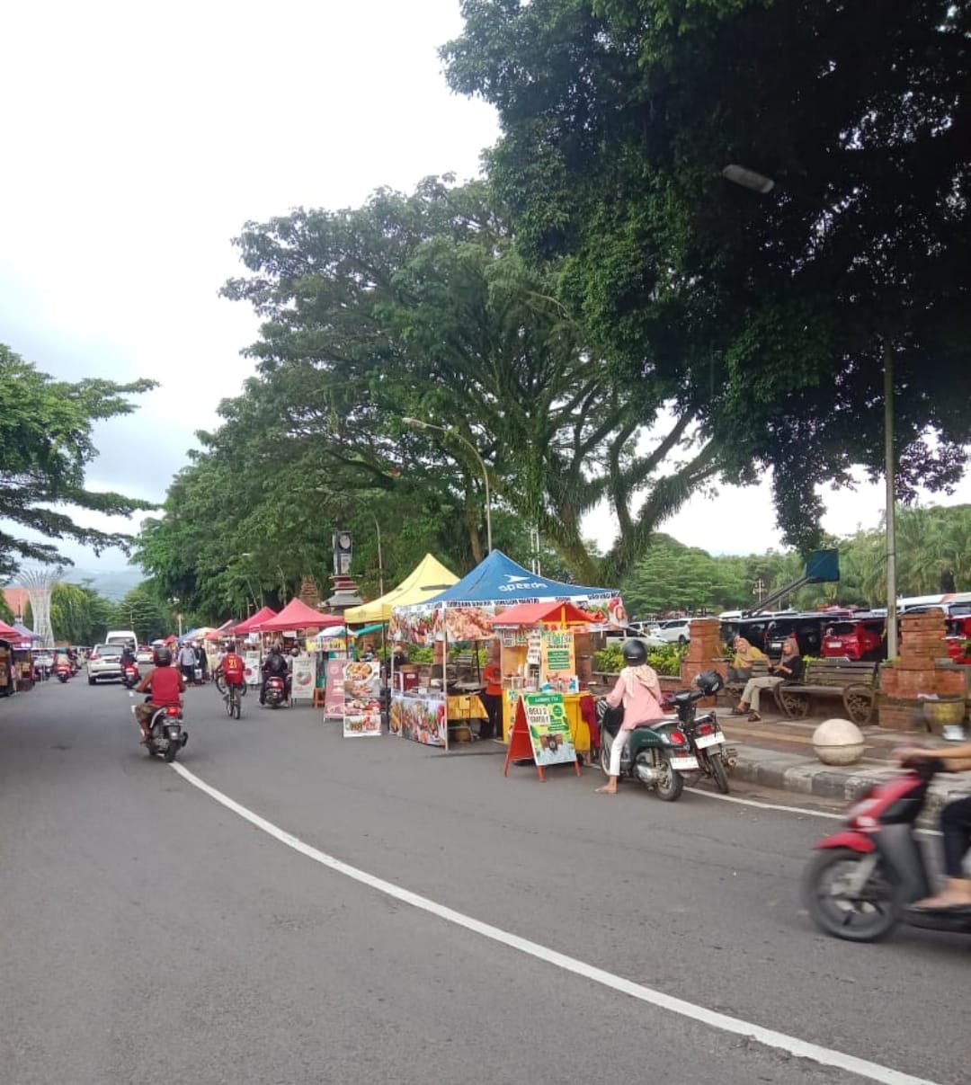 Dilema di Bawah Langit Alun-Alun: PKL Trenggalek Menanti Payung Keadilan