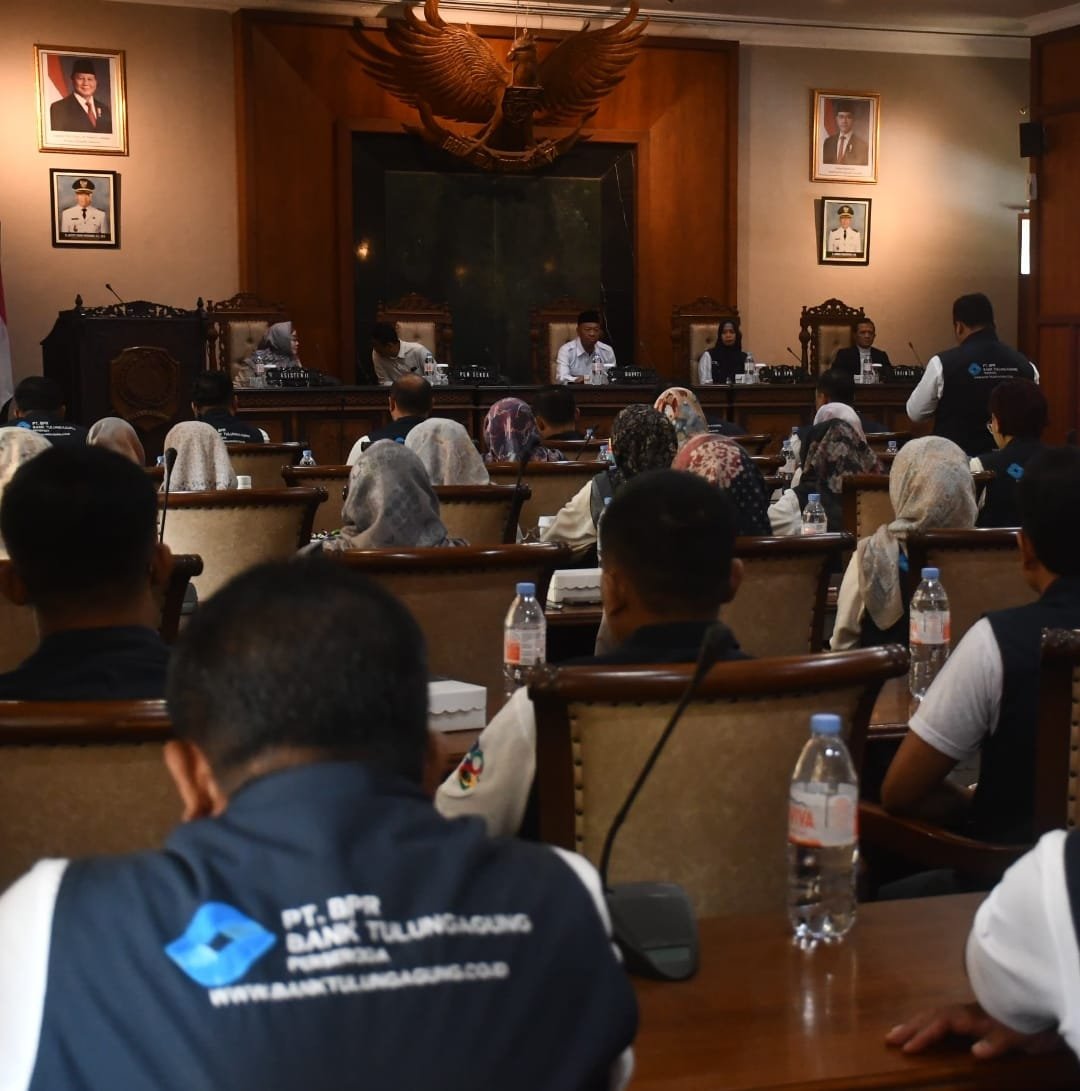 Bupati Gatut Sunu Buka Pelatihan Anti-Penyimpangan BPR